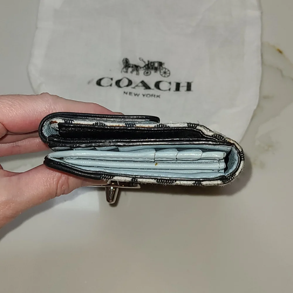 Coach Turnlock Black and White Women's Wallet EUC